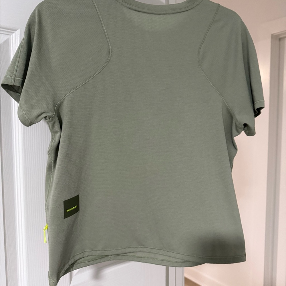 Lululemon Cinched Hem Women's Olive Green Athletic Top - Picture 4 of 6